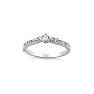 🥰 Dainty Chic Engagement Ring